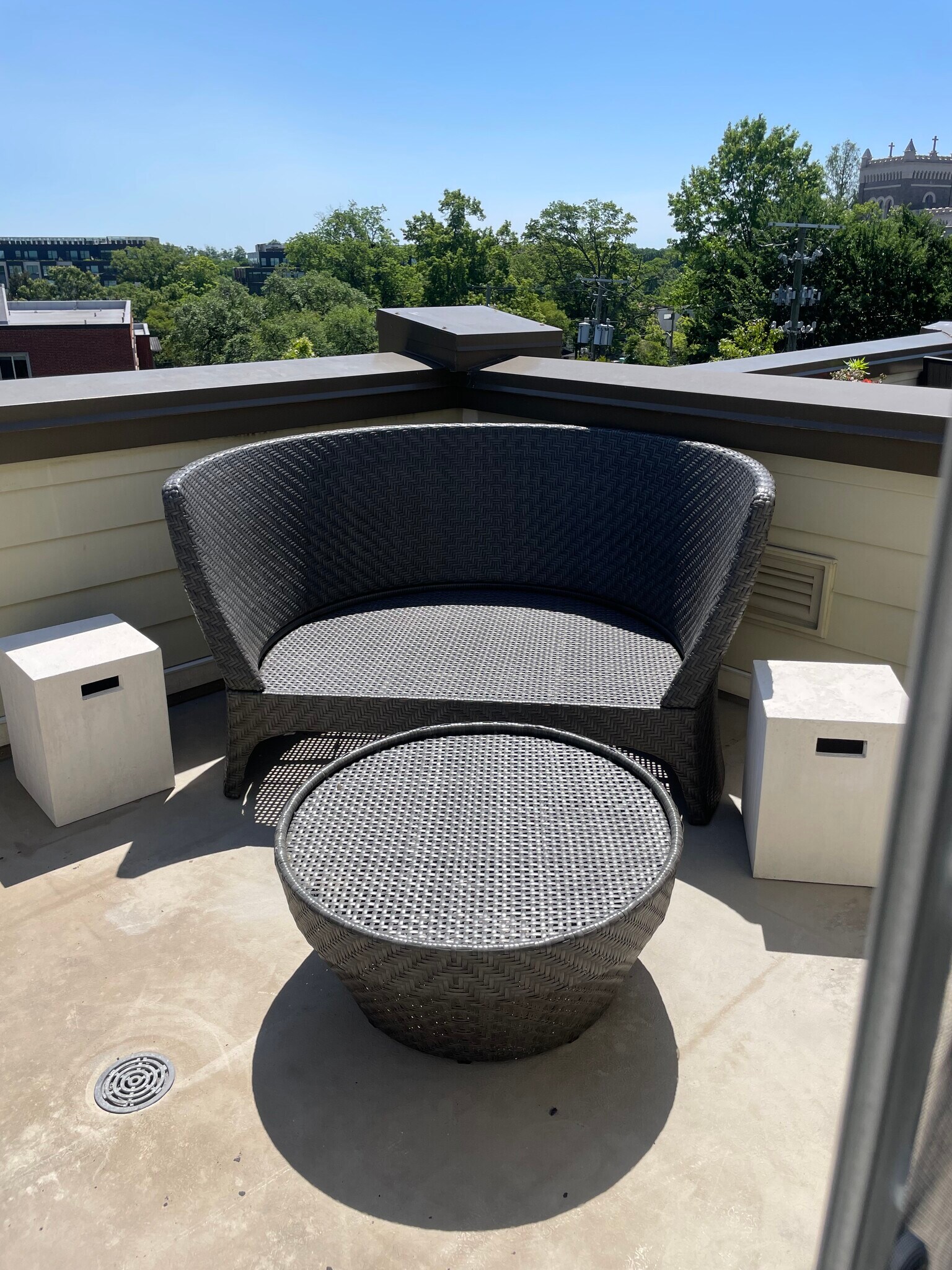 Rooftop furniture - 624 Regent Pl NE