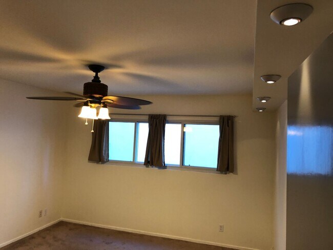 Building Photo - Charming sunny 1 bdrm w/hardwood in Playa Del Rey