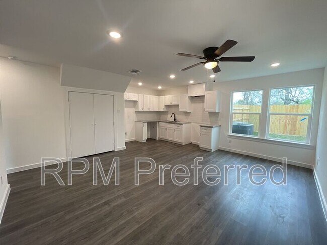 Building Photo - 8226 Linda Vista Rd