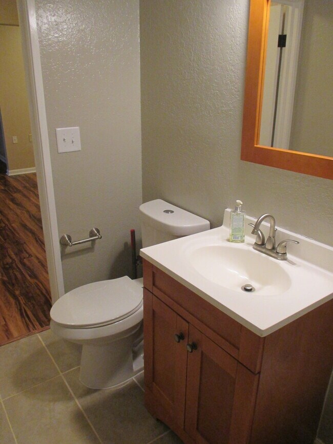 Building Photo - 2bed/1bath condo in convenient location......