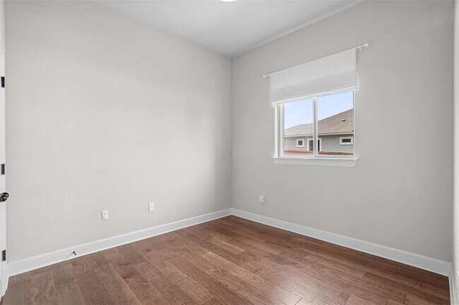 Building Photo - 522 Dayridge Dr