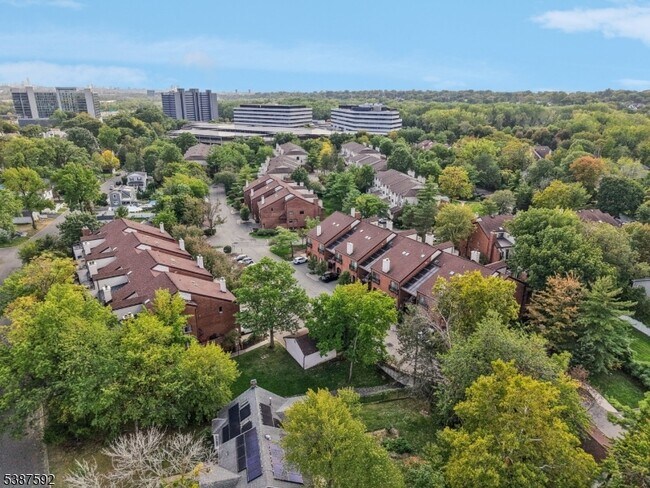 Building Photo - 5 Millay Ct
