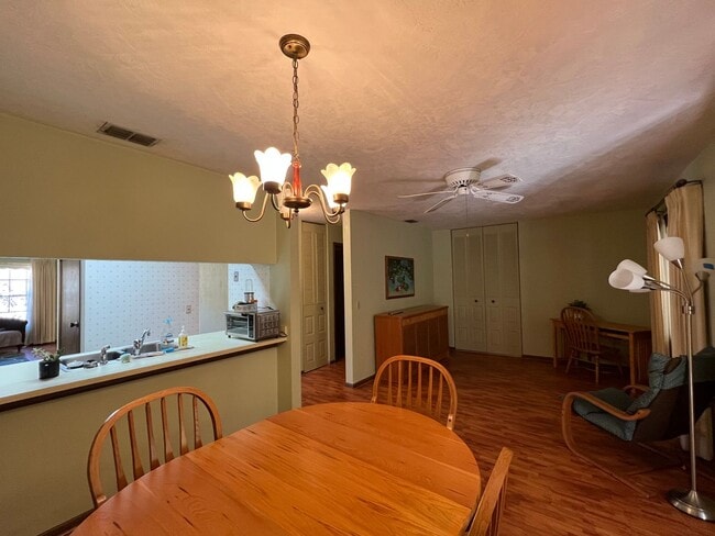 Building Photo - 913 New Bedford Dr