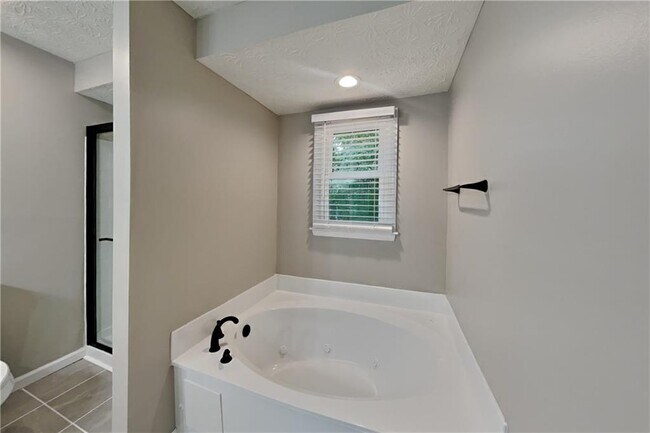 Building Photo - 1463 Shadowrock Heights