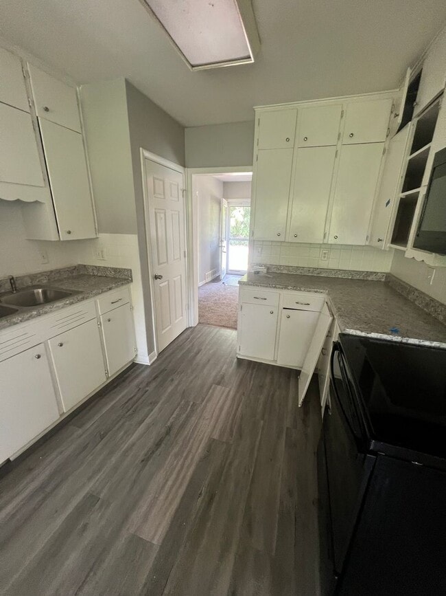 Building Photo - 3 bedroom Home in Rock Island