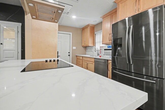 Building Photo - 16807 David Glen Dr