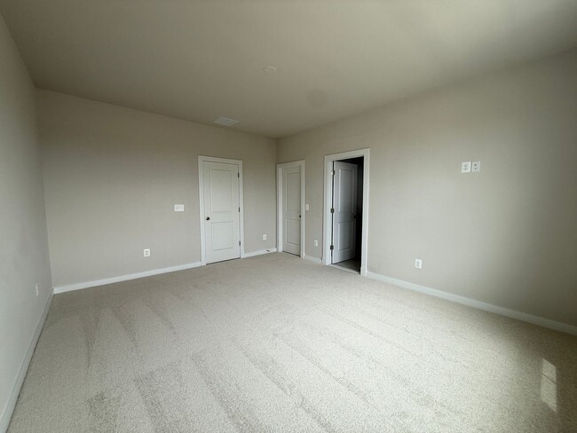 Building Photo - NEW Construction - 3 Bed Townhome in the City!