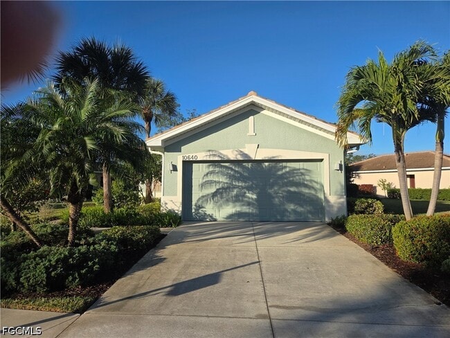 Building Photo - 10640 Camarelle Cir