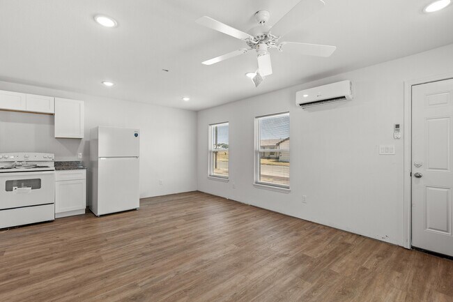 Building Photo - 4125 Compton Ln