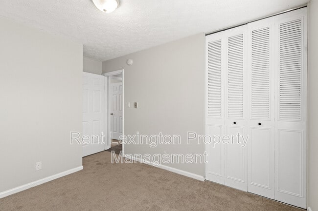 Building Photo - 315 S Eagle Creek Dr
