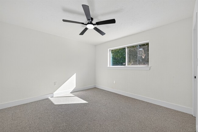 Building Photo - 3006 Golden Hills Ln