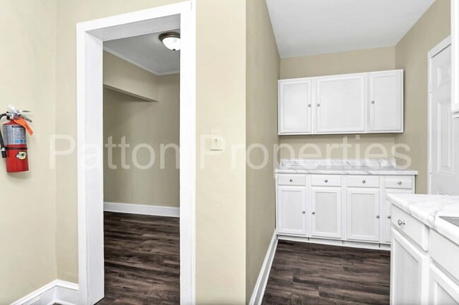 Building Photo - College Place Home
