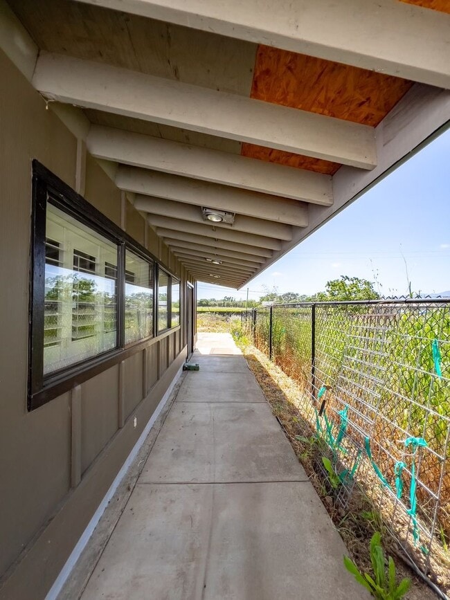 Building Photo - Charming Country Studio with Vineyard Views – New Build!