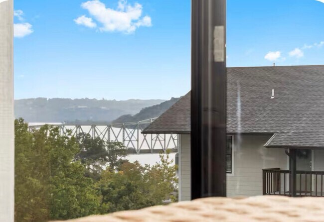 Building Photo - Remodeled and Stunning Studio | Fully Furnished | All Utilites Included | 1 Bathroom | Condo | Ki...