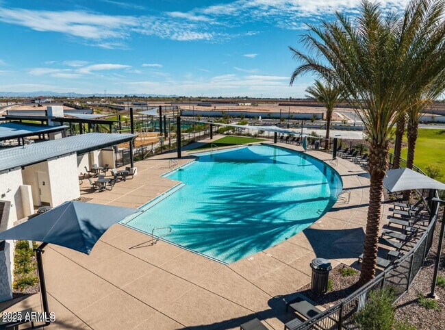 Building Photo - 1223 W Sparrow Dr