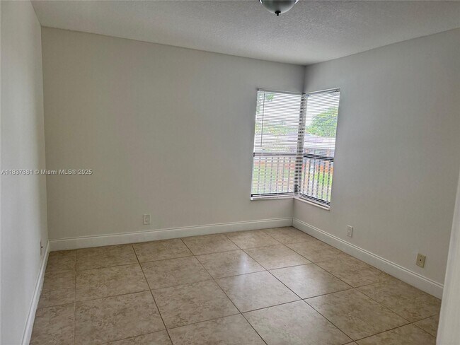 Building Photo - 3817 Cocoplum Cir
