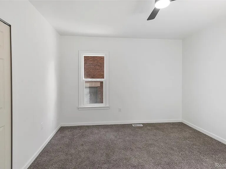 Building Photo - 2509 Gladstone St