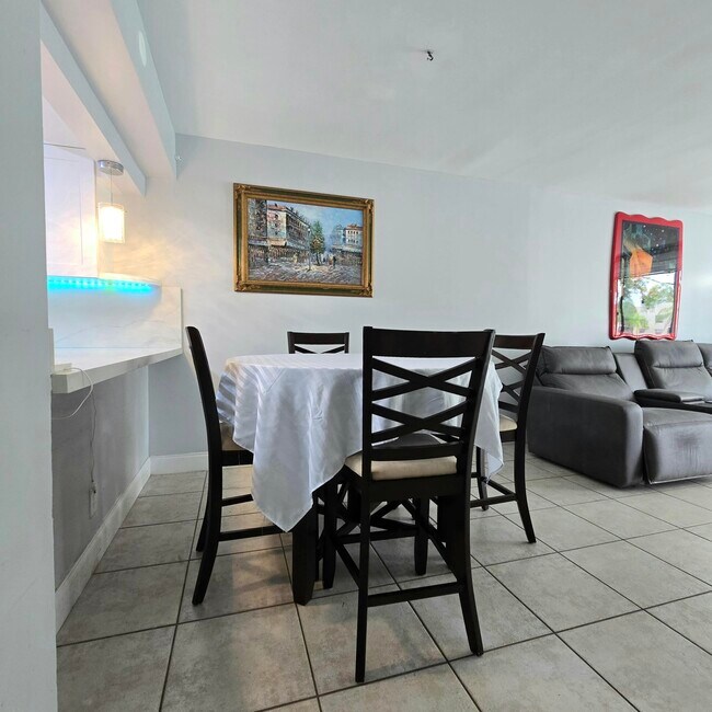 Building Photo - 10501 W Broward Blvd