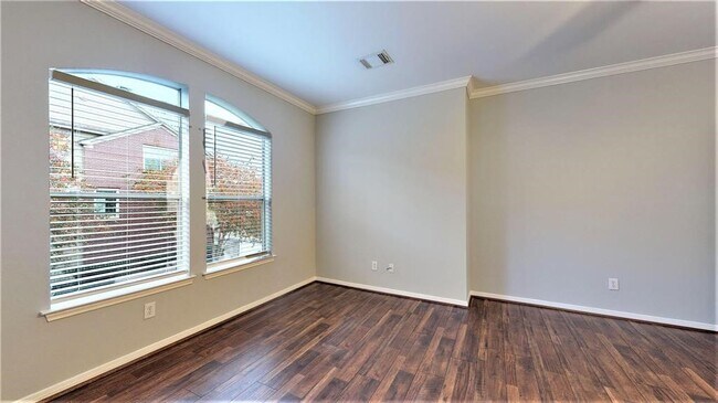 Building Photo - 2104 Gillette St