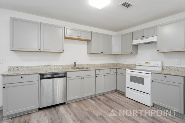 Building Photo - 3 BR/2BA | Updated Single Family Home | 2-Car Garage Parking | Fenced backyard!