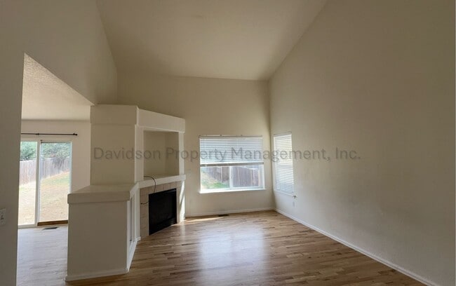 Building Photo - 7629 Autumn Knoll Dr