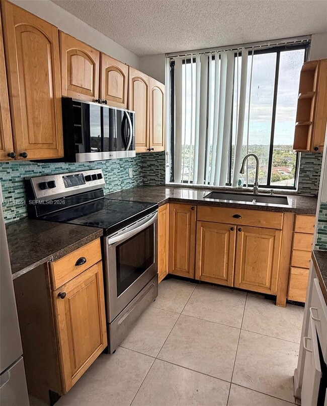 Building Photo - 4200 Inverrary Blvd