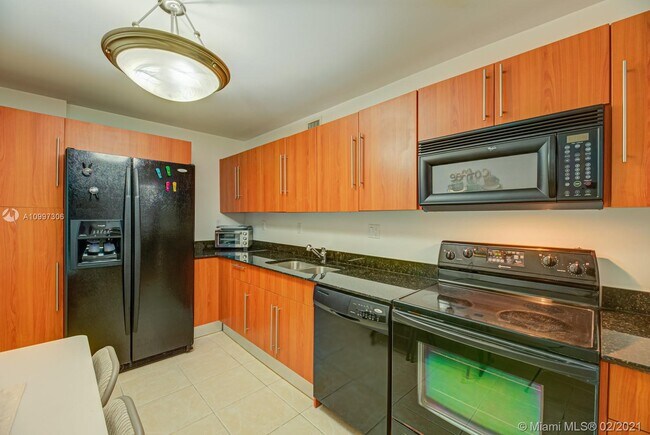 Building Photo - 3001 S Ocean Dr