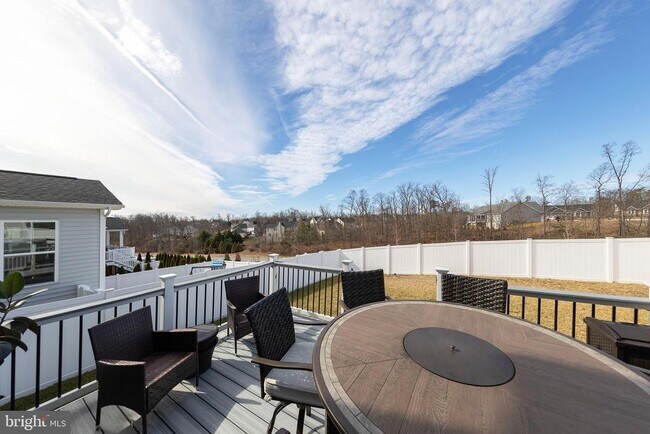 Building Photo - 124 Lenore Ln