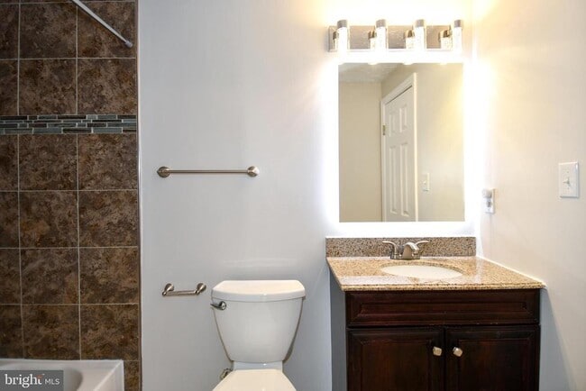 Building Photo - 1586 Pin Oak Dr