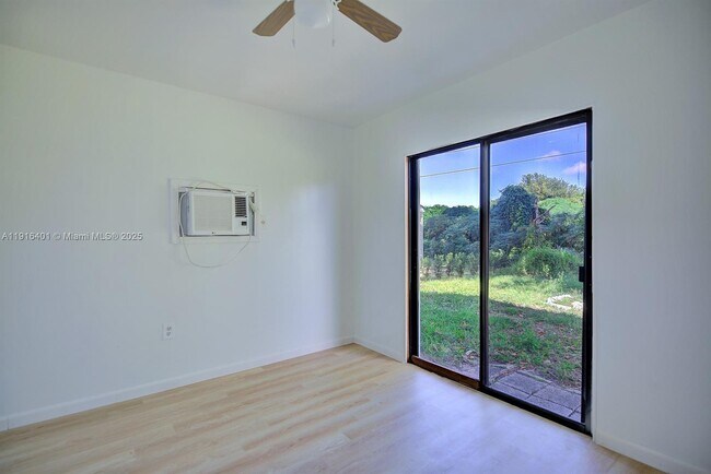 Building Photo - 220 Rhapsody Ave