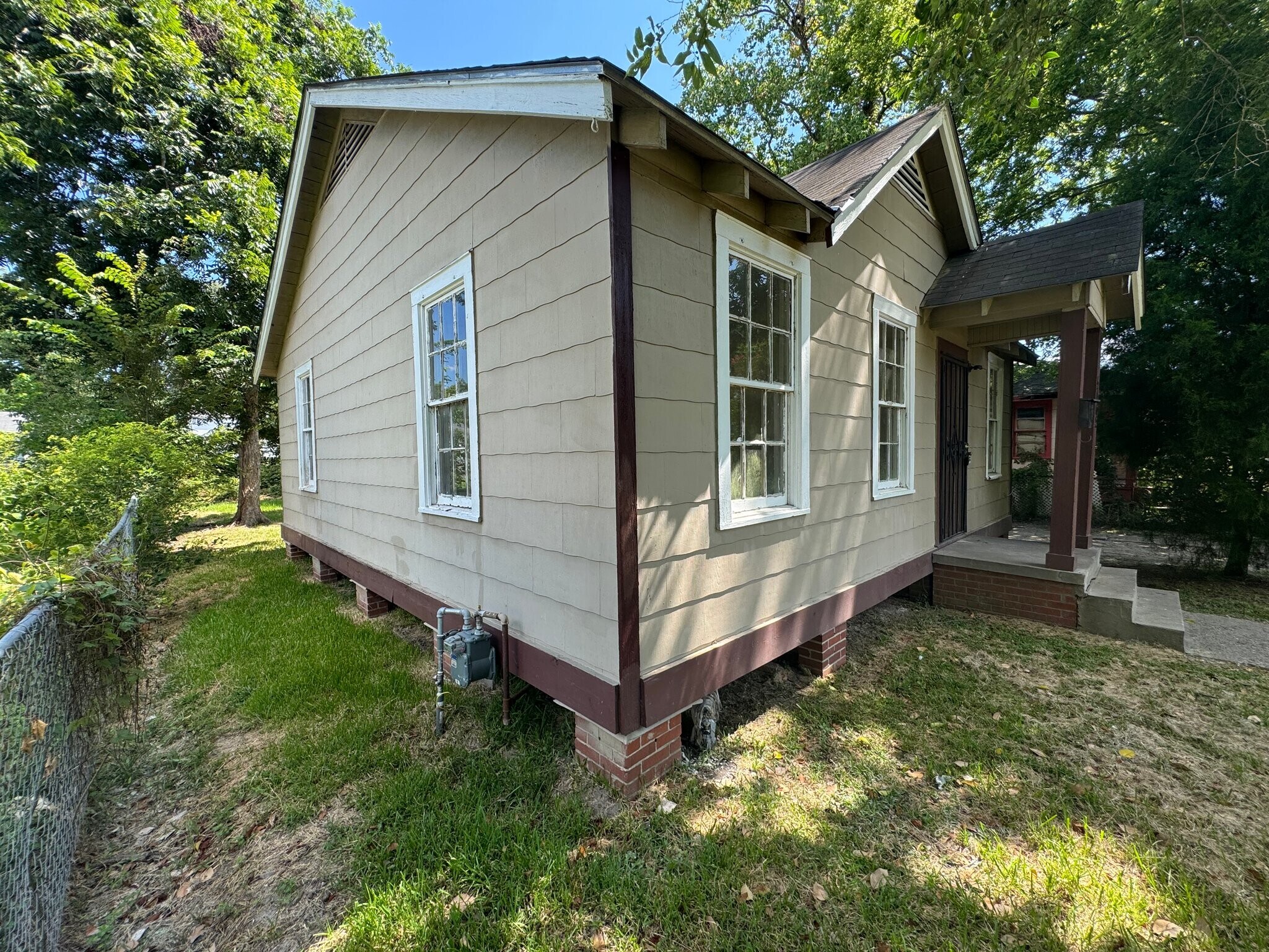 Building Photo - 5465 Jefferson Ave