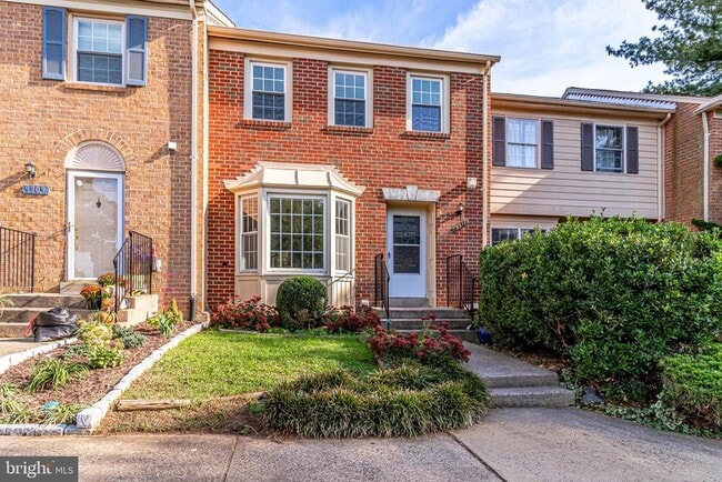 Building Photo - 9911 Whitewater Dr