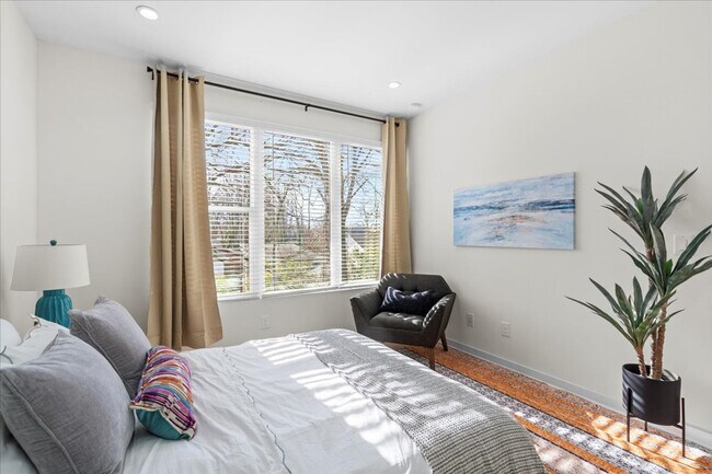 Building Photo - 1319 Anderson St