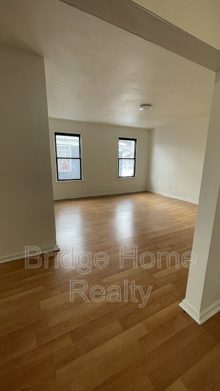 Building Photo - 319 N Balph Ave