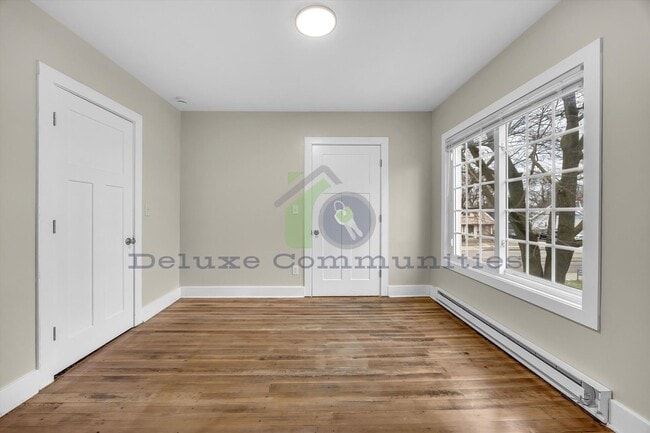 Building Photo - Completely Remodeled 2 Bed- Available Now!!