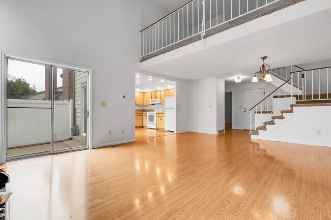 Building Photo - $2,695 - 5 Bed, 4 Bath Townhome in Aurora ...