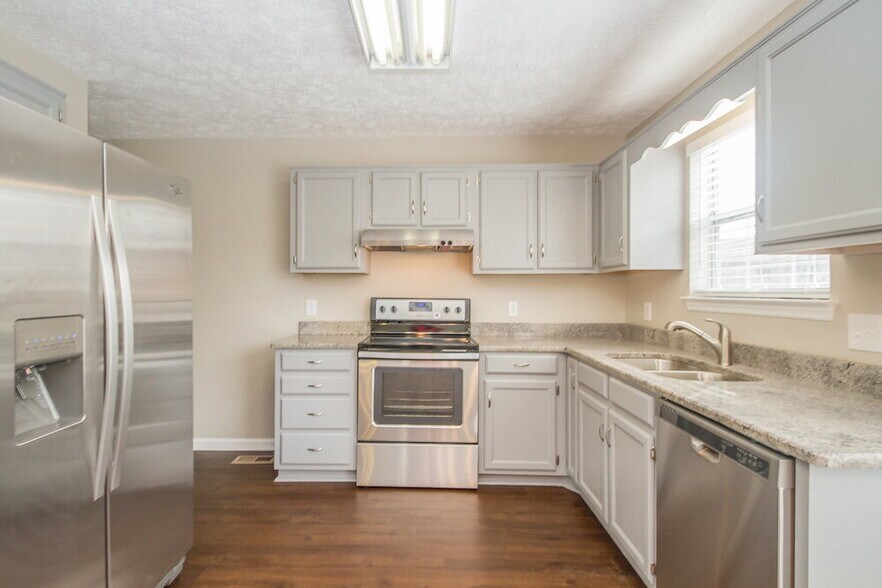 Building Photo - 6005 Bradford Hills Dr