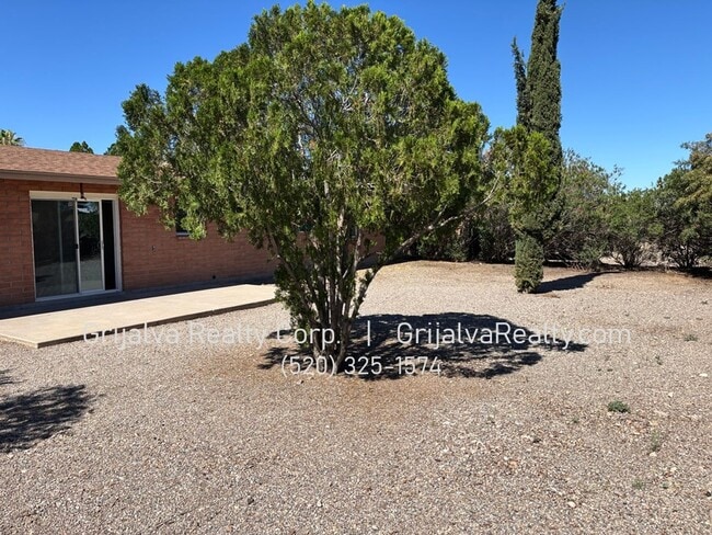 Building Photo - Beautiful 3 Bedroom, 2 Bath Eastside House (Escalante/Camino Seco)