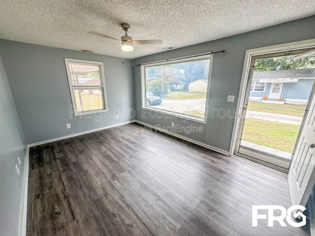 Building Photo - 122 Blaire Ln