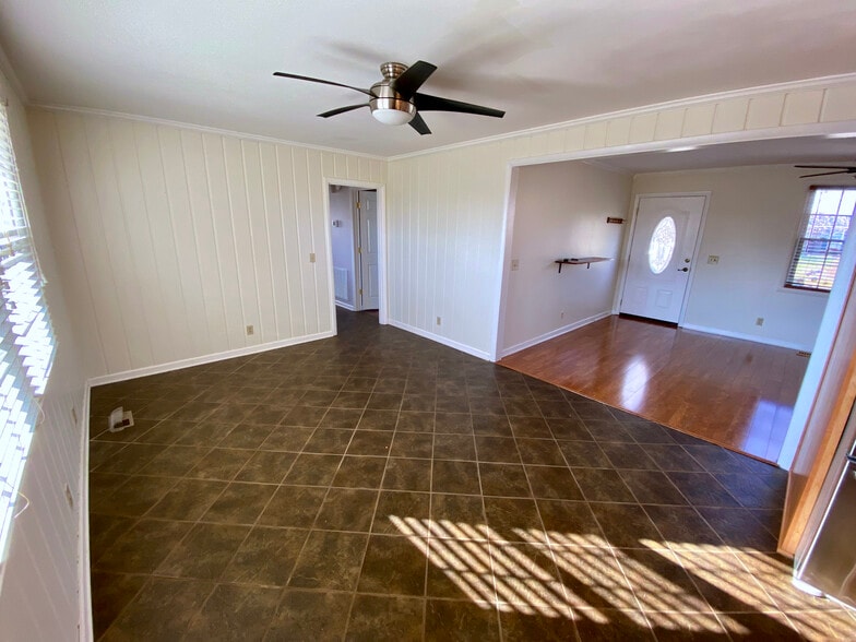 Dining Room, Entryway - 4408 Juneau Dr