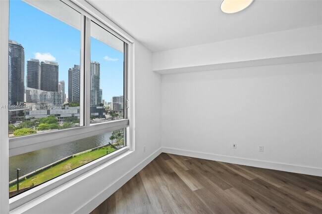Building Photo - 350 S Miami Ave
