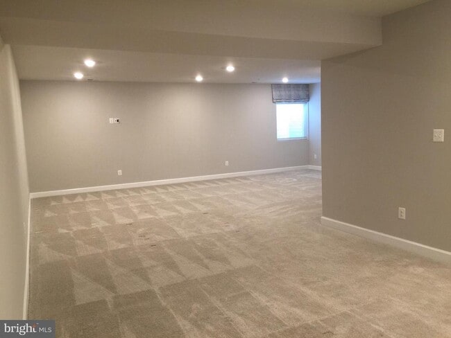 Building Photo - 503 Cliff Ln