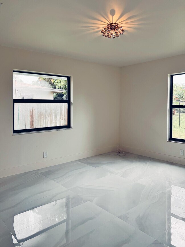 Building Photo - 9287 Sunrise Dr