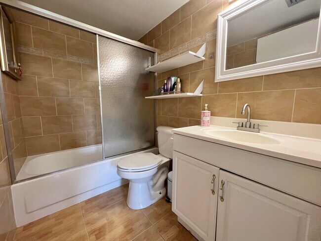 Building Photo - 588 Trace Cir