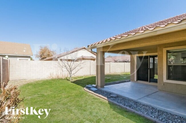 Building Photo - 2904 E Sierrita Rd