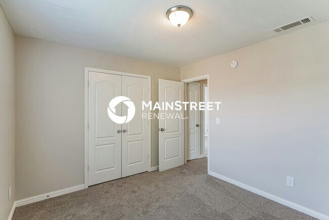 Building Photo - 3 Bedroom Pet-Friendly Home in LA VERGNE, ...