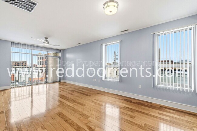 Building Photo - 802 N Meridian St