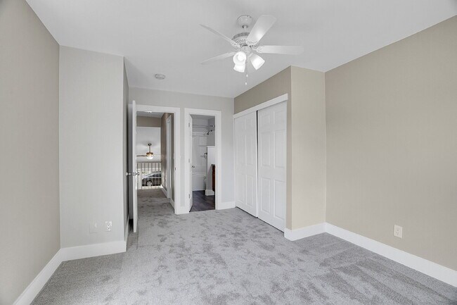 Building Photo - $2,465.00, 2 bed, 1.5 bath, located in Denver