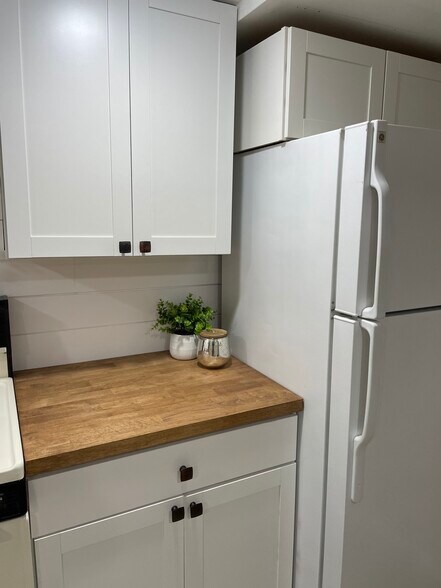 Building Photo - 22 Oneida Ave