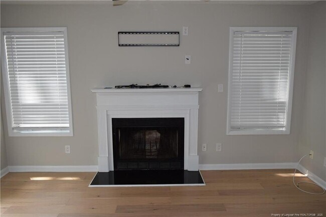 Building Photo - 668 Bartons Landing Pl